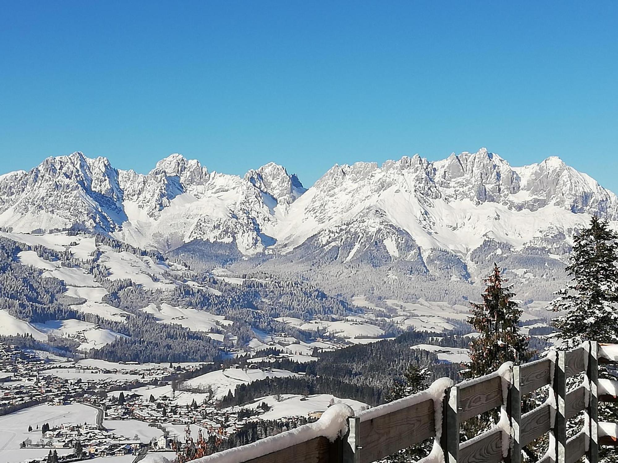 Hahnenkammblick Villa คิทซ์บือห์ ภายนอก รูปภาพ